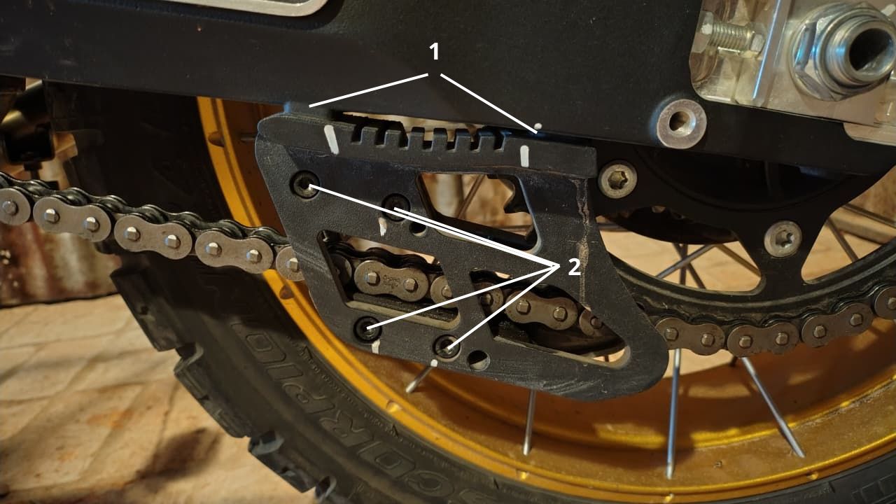 Ubicación de tornillos de la guía de cadena